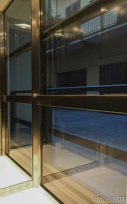 Particolare vetro fumè interno