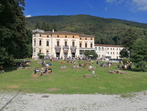 Radfahren, gut Essen und die schöne Prosecco Landschaft genießen.