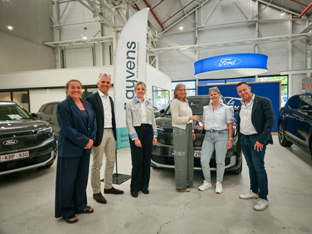 AB Automotive levert 20 elektrische Ford Explorers aan bpost en bnode