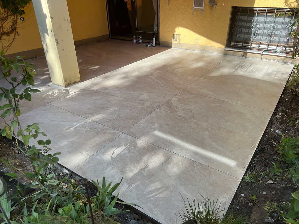 Großformat Fliesen auf einer Terrasse in Friederg