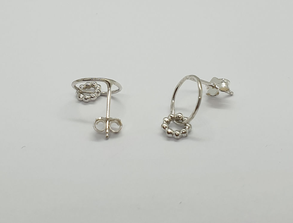 Miniatyrbild: Silverörhängen, pärltråd.