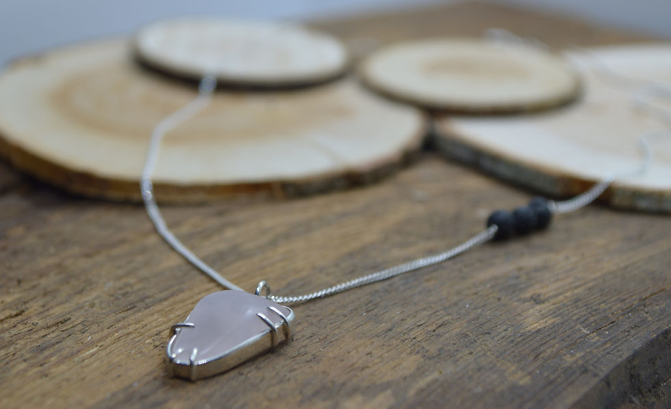 Thumbnail: Zilveren Diffuser collier met Lavastenen.