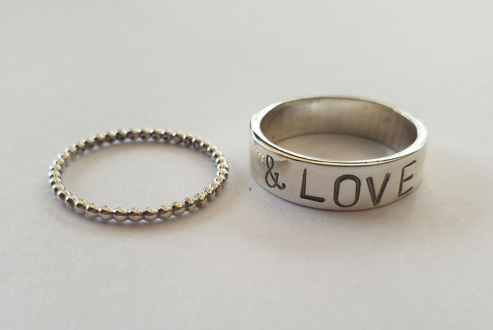 Miniatyrbild: Silver &amp; LOVE ring.