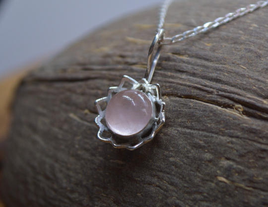 Thumbnail: Zilveren Mandala hanger met Rozenkwarts.