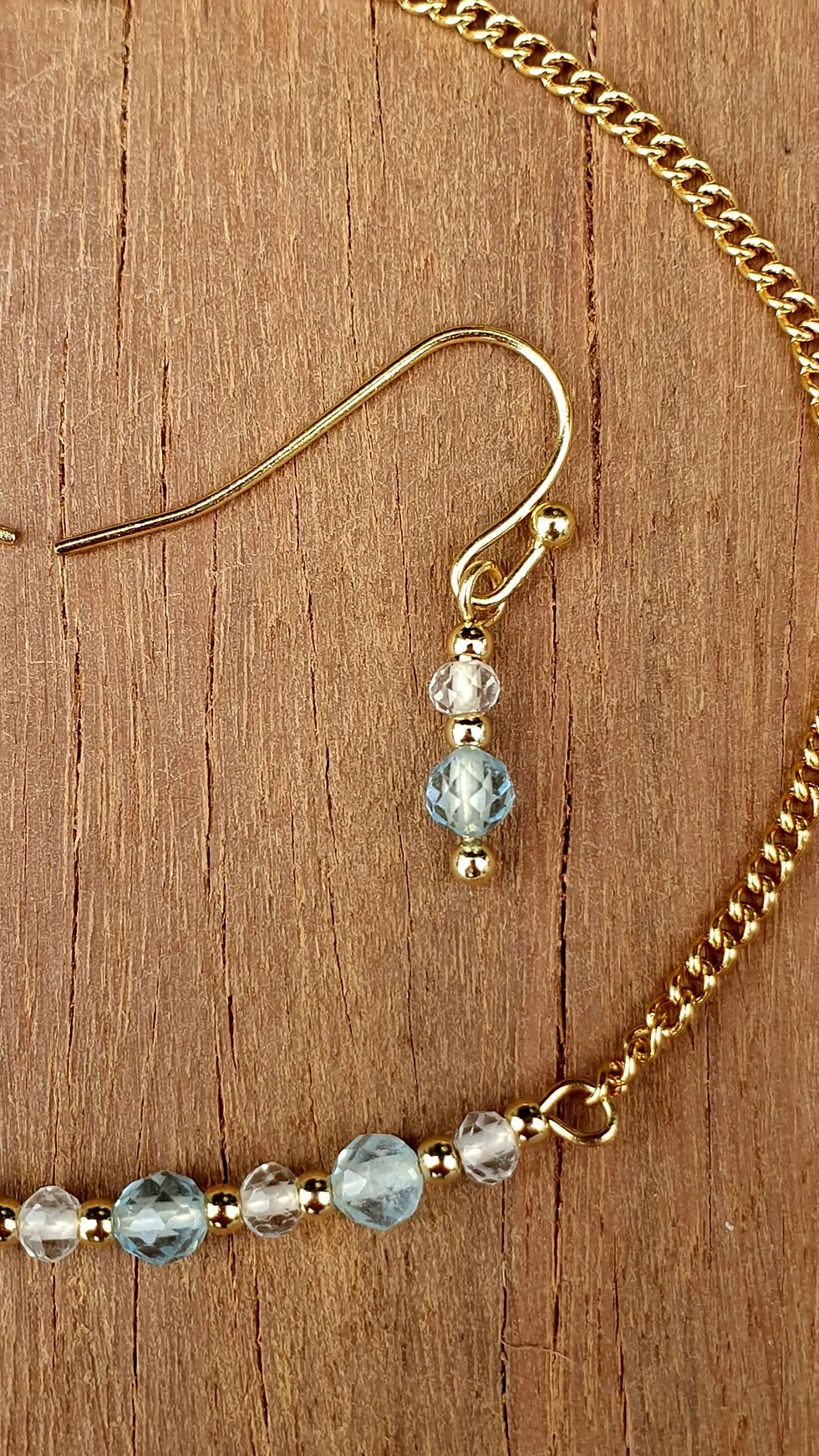 Thumbnail: Classic Earrings in 18 karat gold plate with 1 Aquamarine and 1 Quartz