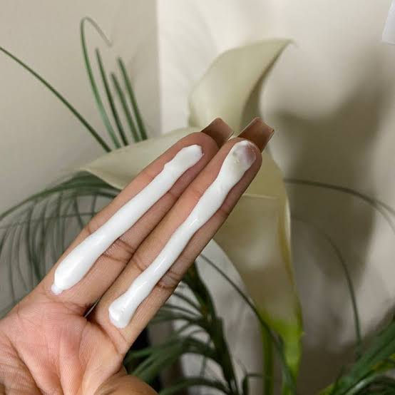 Photo 2. The "Two-Finger Rule" demonstrates the recommended amount of sunscreen for adequate facial and neck coverage. Image by Tiara Willis (@thetiarawillis), originally published on X (August 3, 2020).