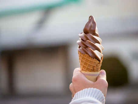 El helado soft es ligero, cremoso y con una textura esponjosa.