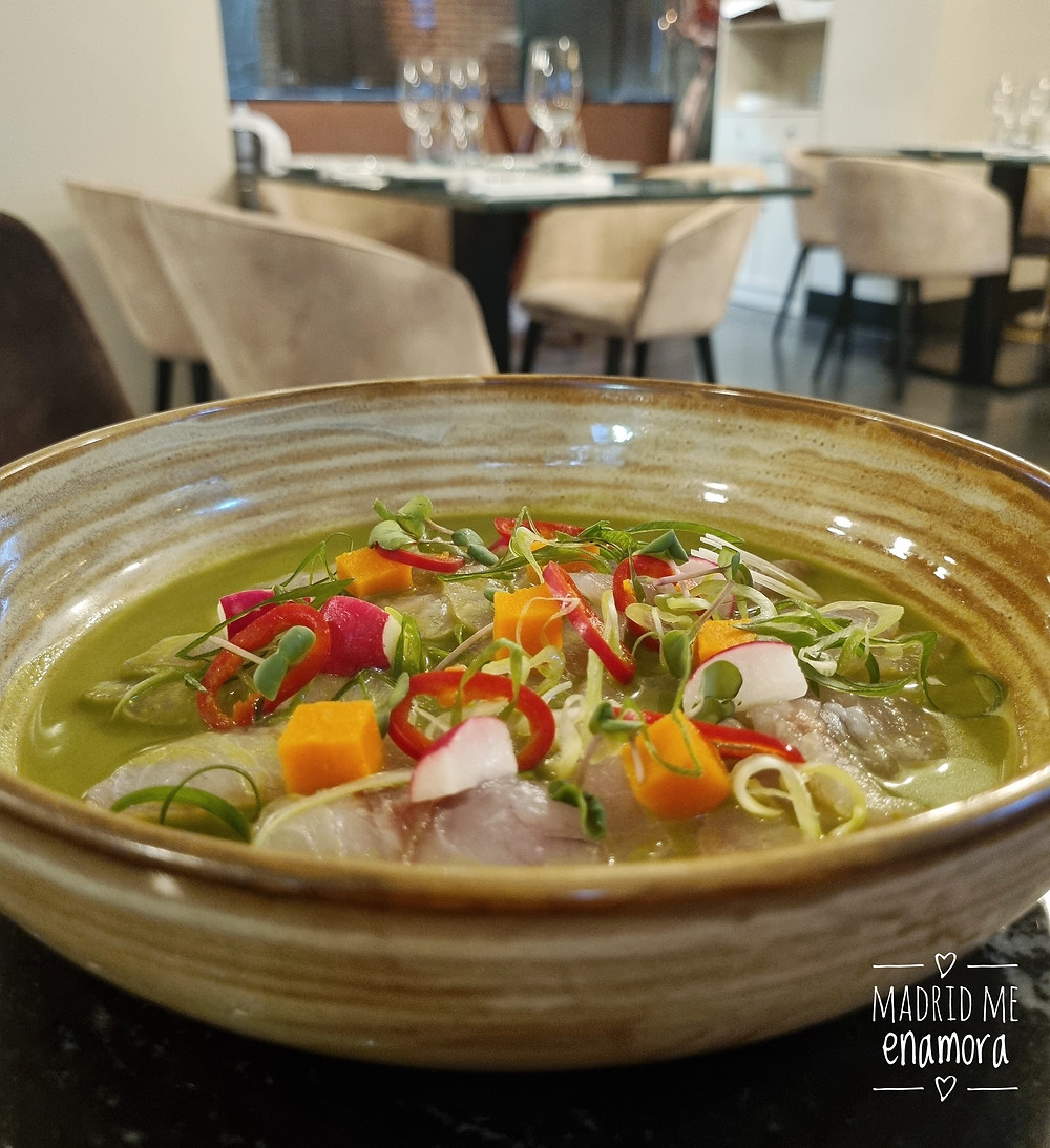 Aguachile de lubina con boniato y rabanitos.