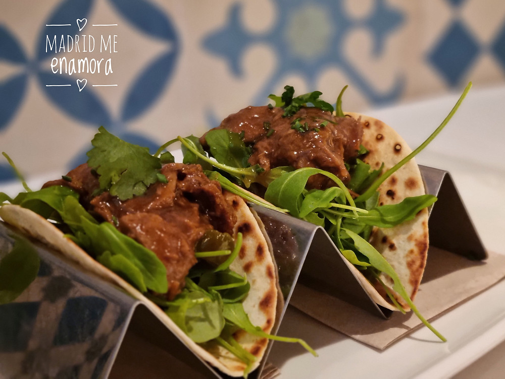 Tacos de costilla de buey laqueada.