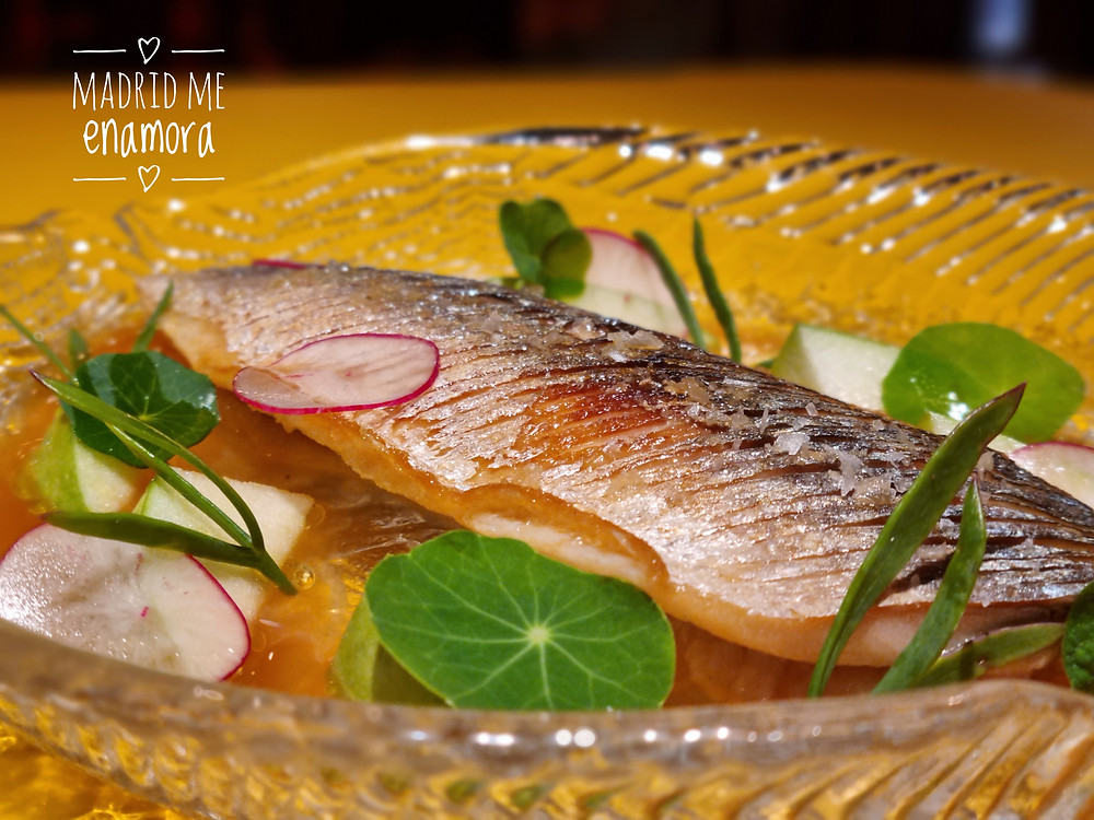 Caballa curada en ponzu de zumo de pomelo y naranja.