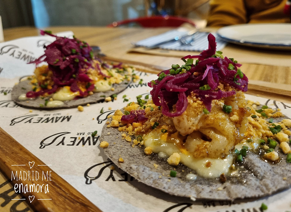 Tacos del Gobernador con queso oaxaca y polvo de kikos son imprescindibles.