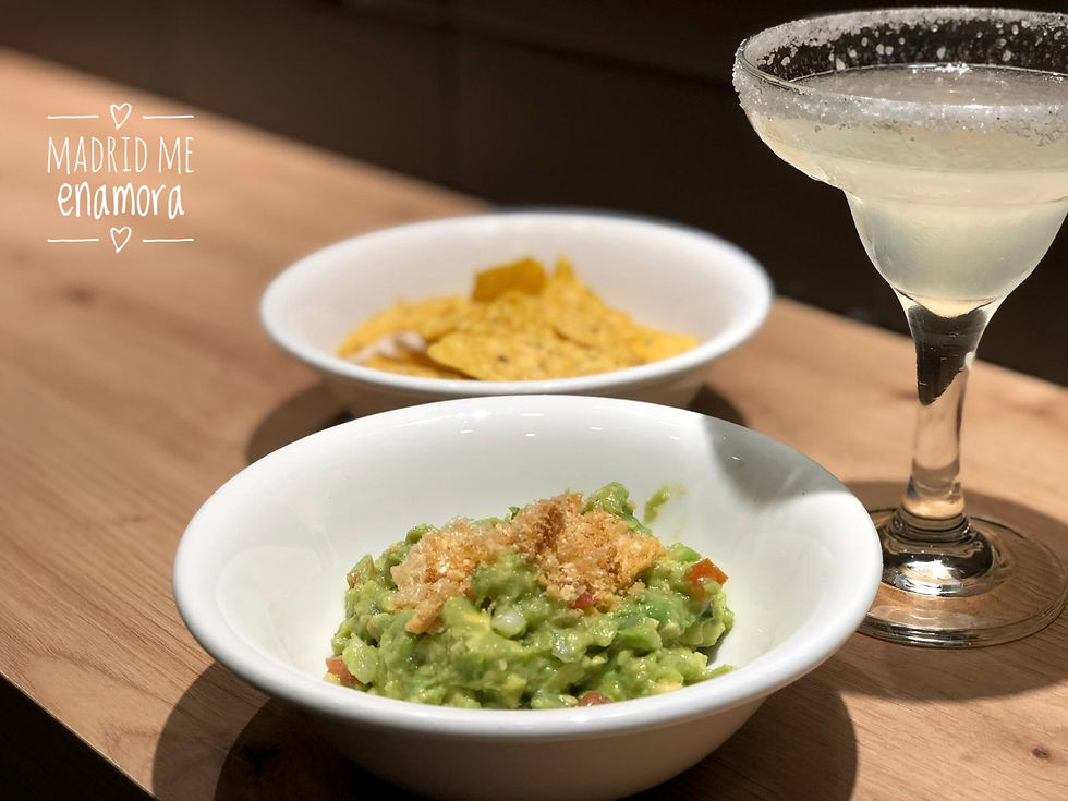 Guacamole casero con totopos.