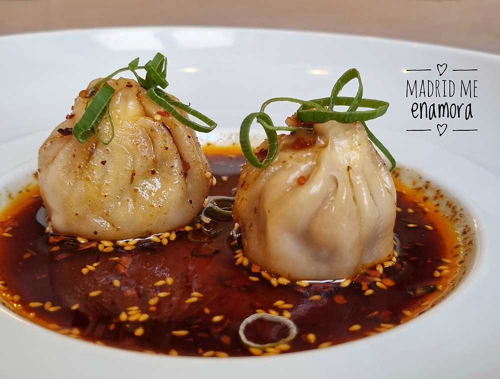 Los dim sum de cerdo ibérico tienen un puntito picante muy gustoso.