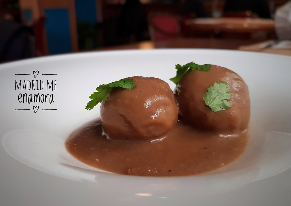 Albóndigas de ternera en salsa de boletus.