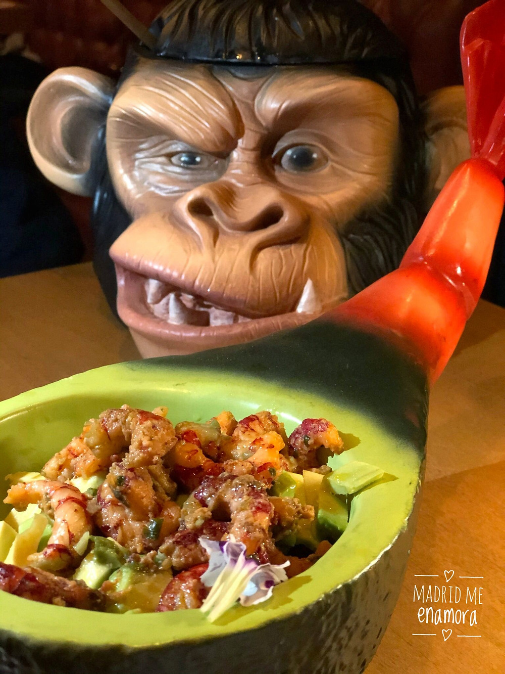 Tartar de aguacate con carabineros al ajillo.