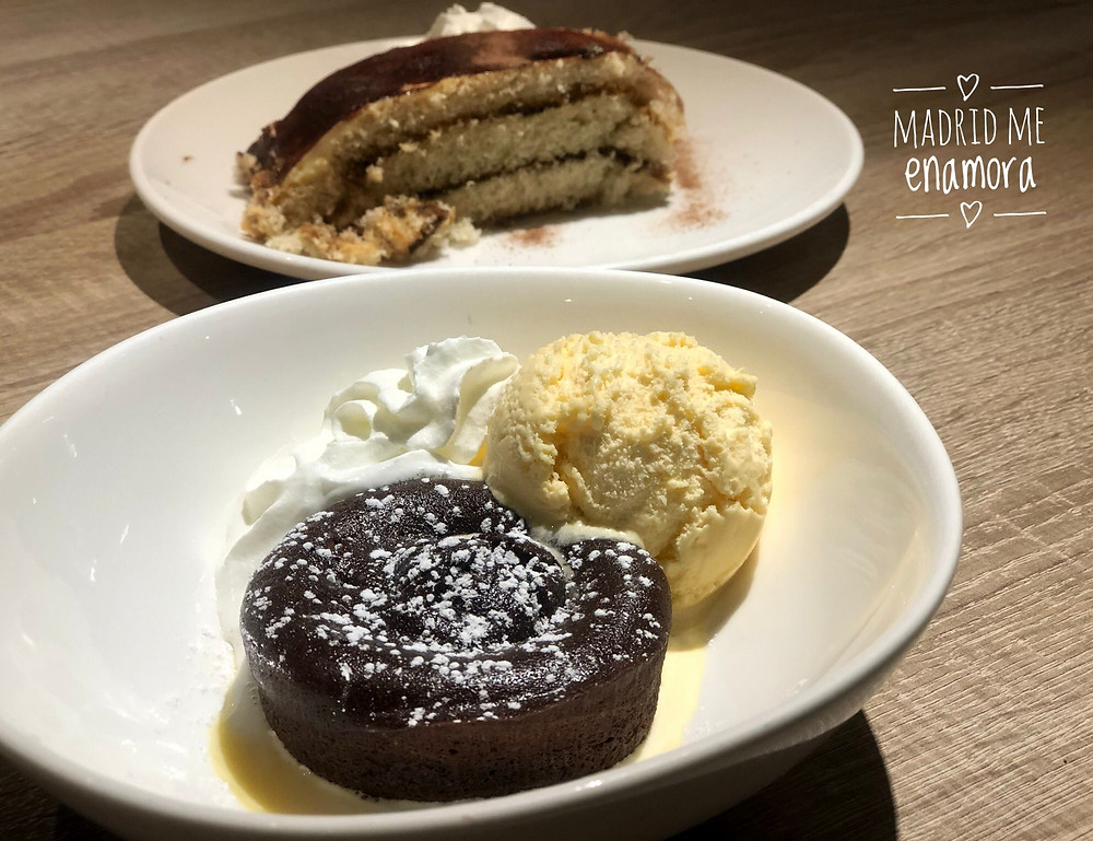 Coulant de chocolate con helado de vainilla y tiramisú.