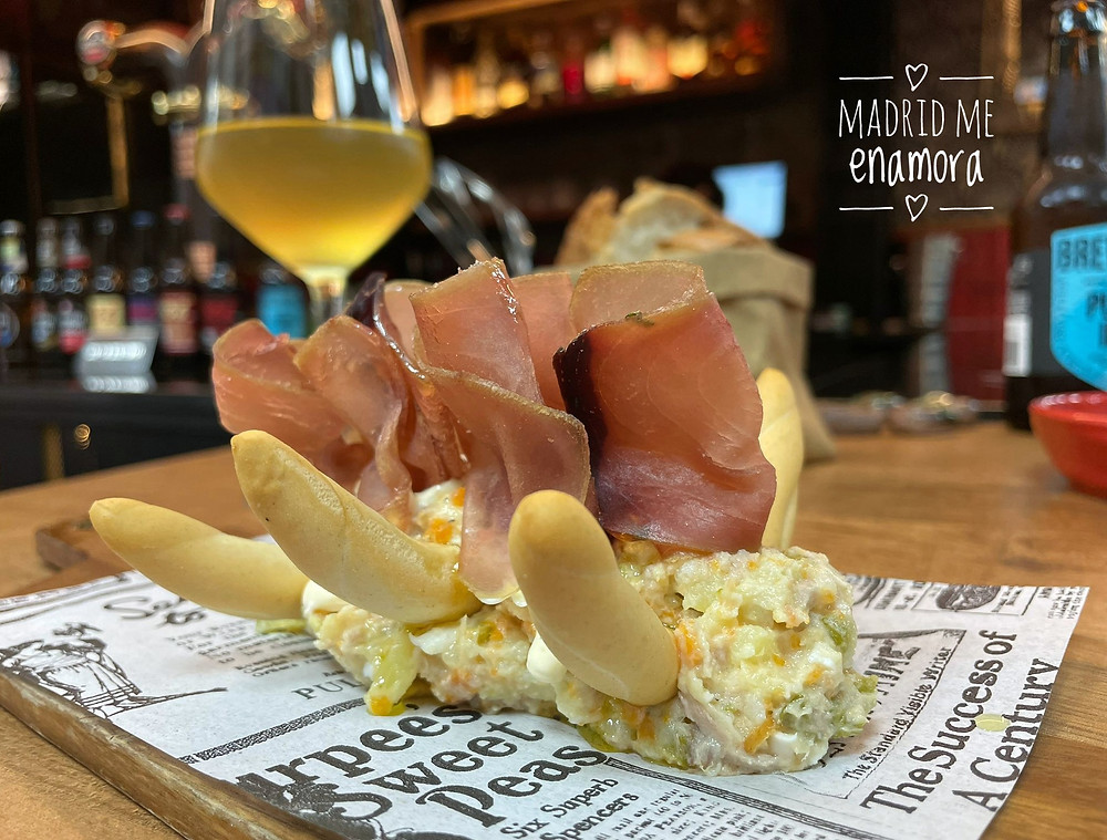 La ensaladilla rusa de salazones es un must en Niquel.