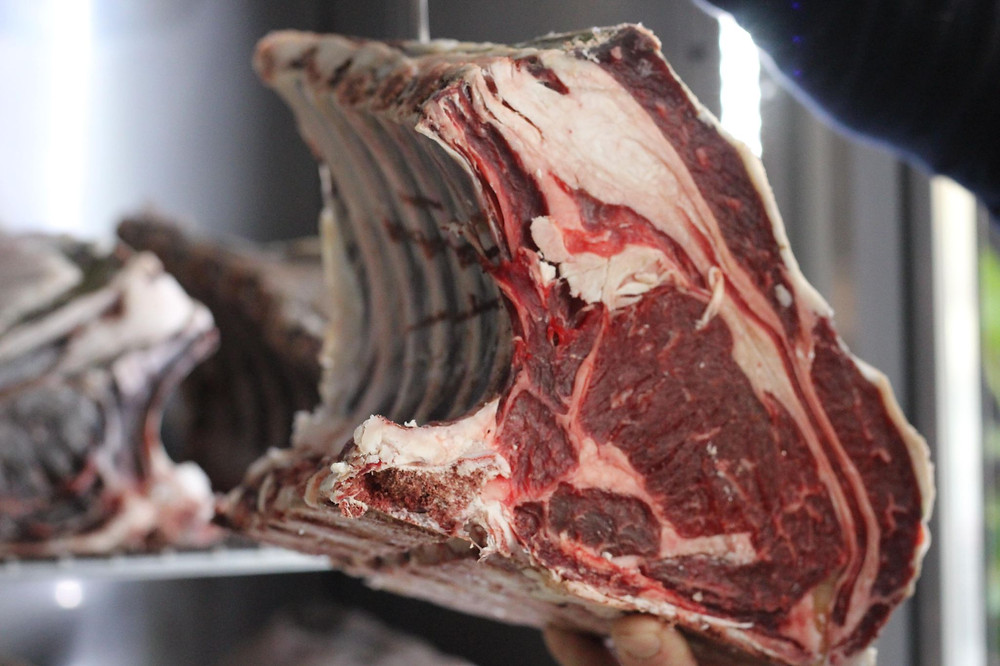 En Gourmet Jorge cuentan con una cámara de maduración de carnes.