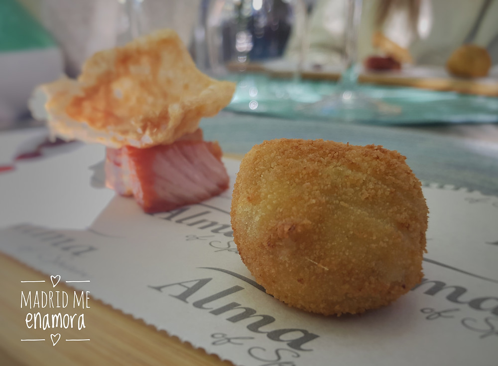 Croquetas cremosas de jamón Ibérico y Torreznos de Soria.