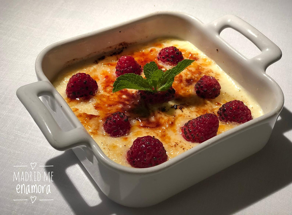 Crema de mascarpone con frambuesas.