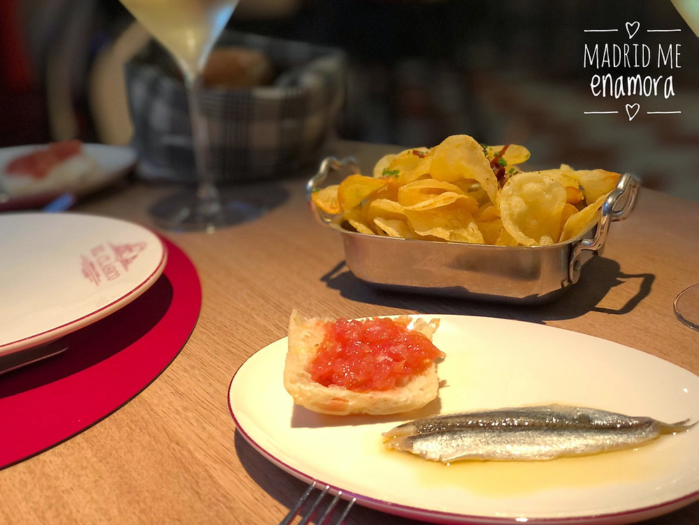 Boquerón en vinagre con patatas fritas de churrería.