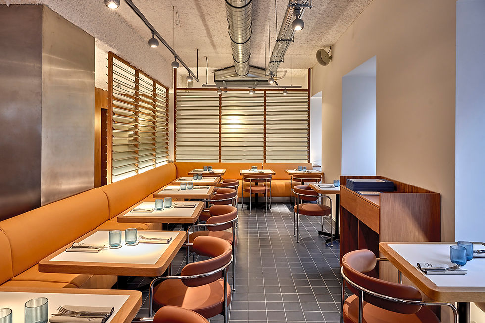 Interior de Armando, el restaurante del escalope en Madrid.