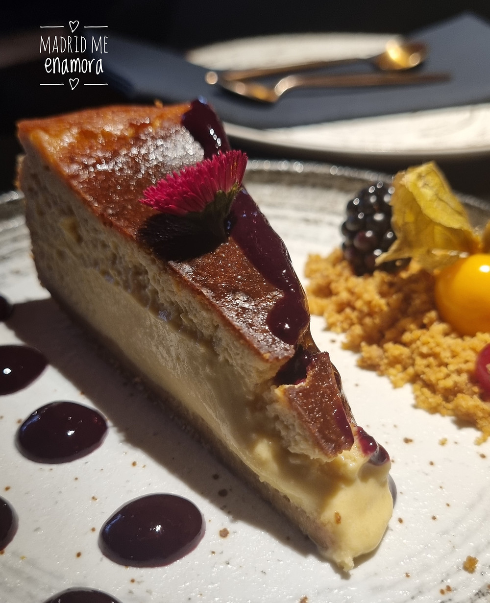 Tarta de queso con lúcuma.