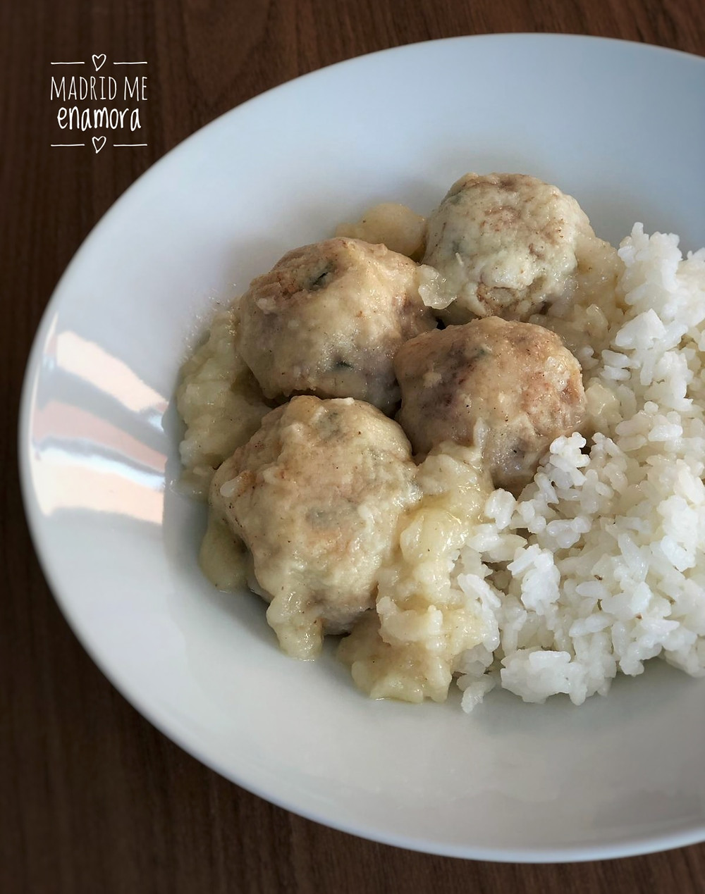 Albóndigas de merluza con arroz.