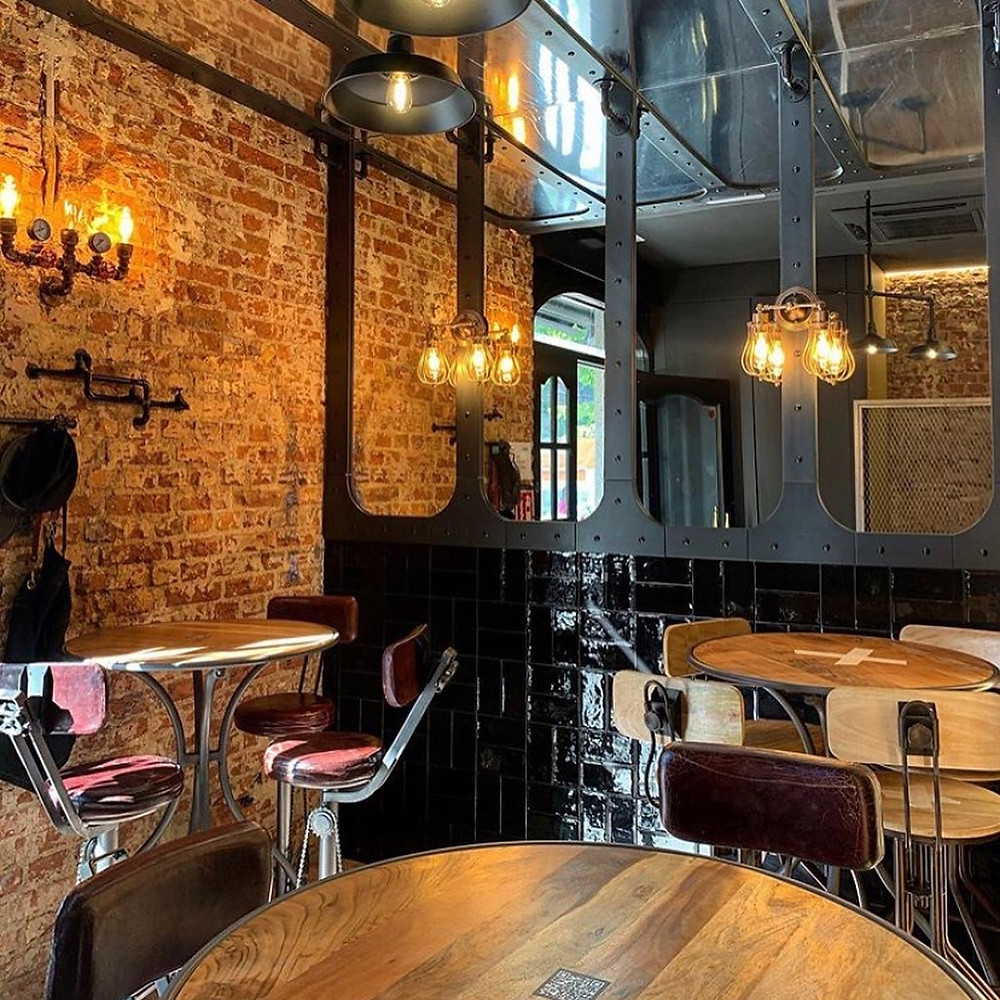Interior de la pizzería Filippo.