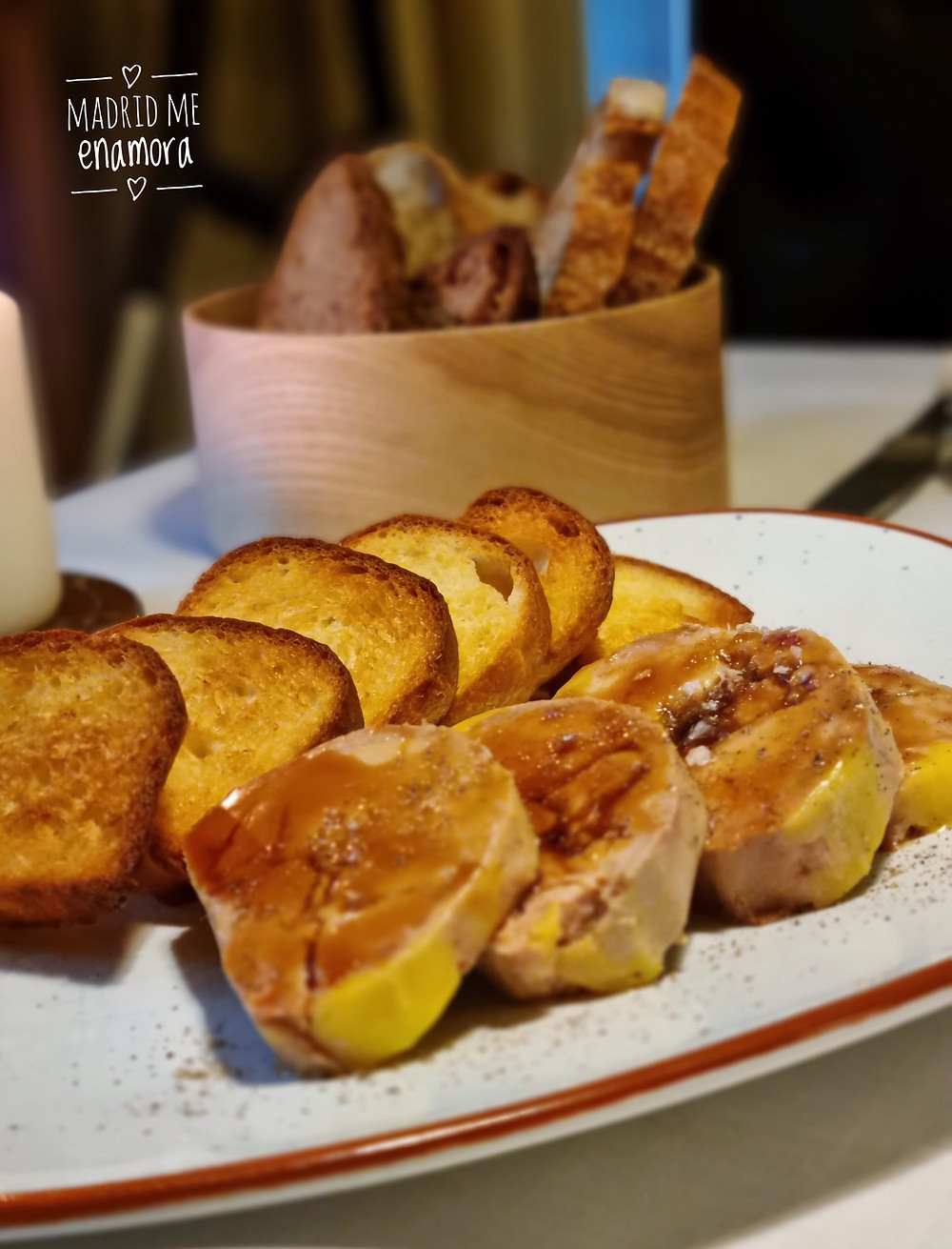 Foie Mi-cuit con reducción de PX y pan brioche tostado.