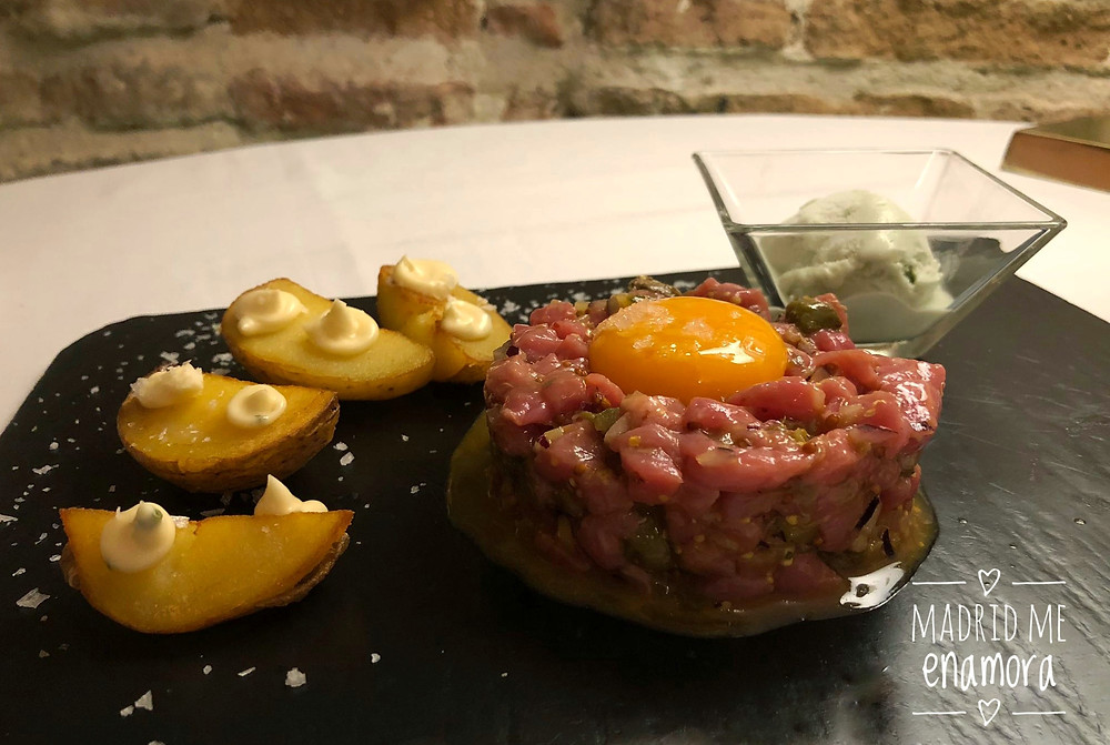 Bodega de los secretos, restaurante recomendado en Madrid por www.madridmeenamora.com