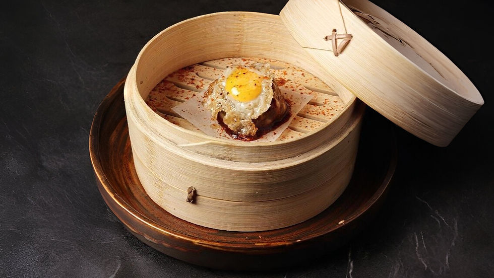 Shao mai de rabo de toro con huevo frito de codorniz
