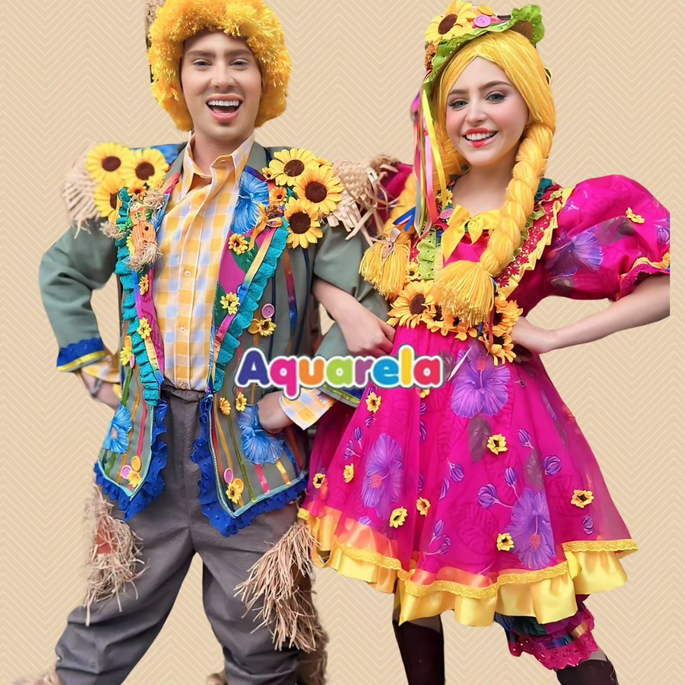 Atores caracterizados para animação de festa Junina. 