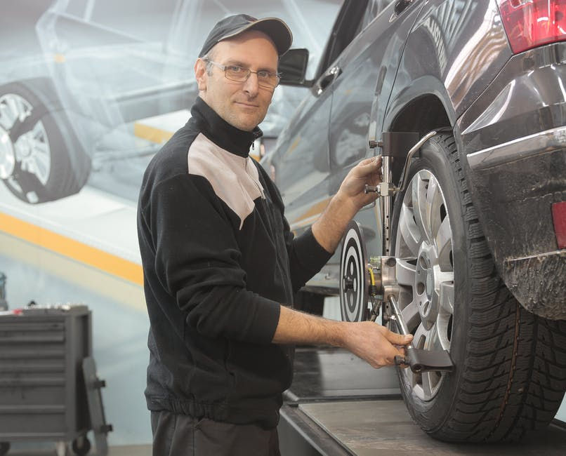 Tips to Check When Looking for Auto Body Parts 
