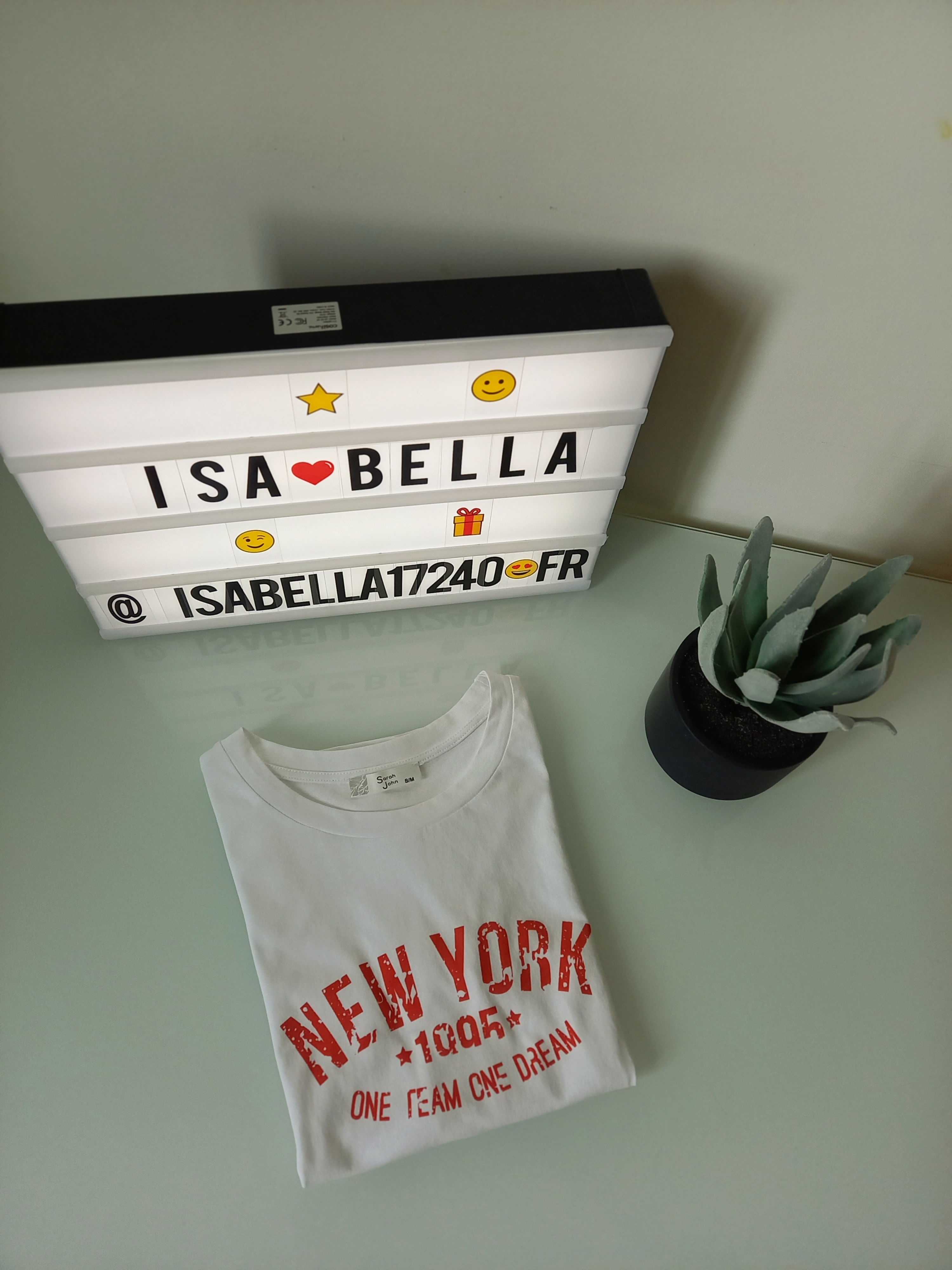 Tee shirt blanc avec écriture