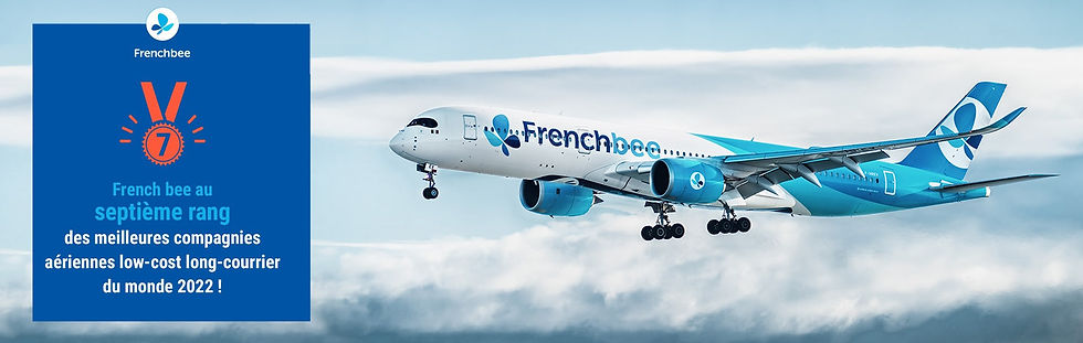 Avion French Bee au sol sur le tarmac à La Réunion, parfait pour illustrer un vol long-courrier premium