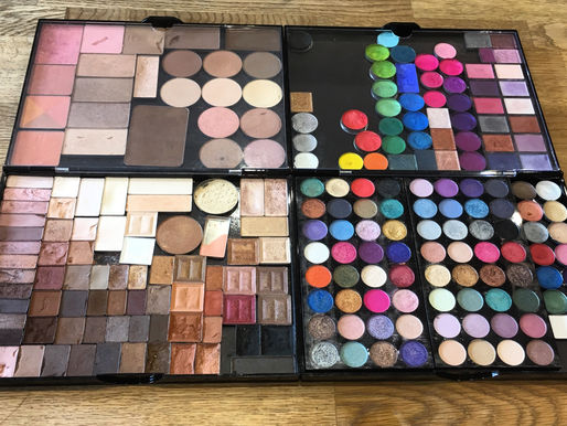 Makeup Artist Life - Depotting my kit!
