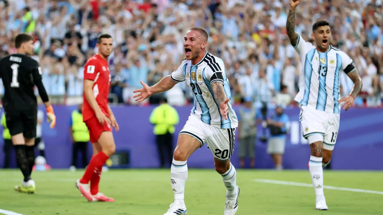 Jogadores da Argentina comemoram gol na vitória sobre a Suíça, em Miami, pela Copa do Mundo de 2026.