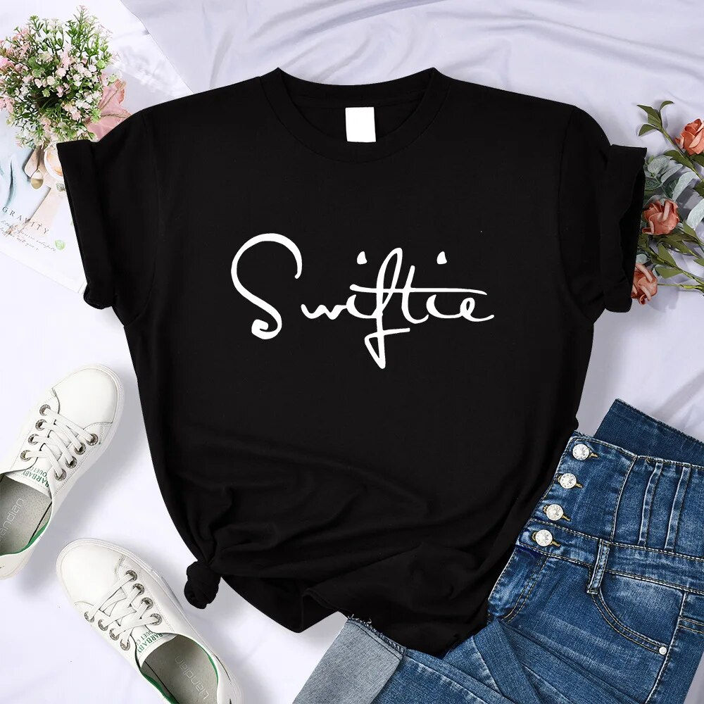 Camiseta Swiftie Retrô Y2K com Estampa Divertida Feminina – Moda Verão Casual