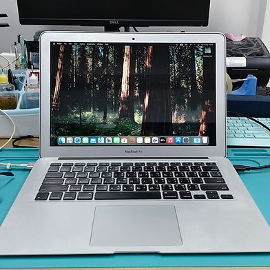 142. MacBook Air A1466