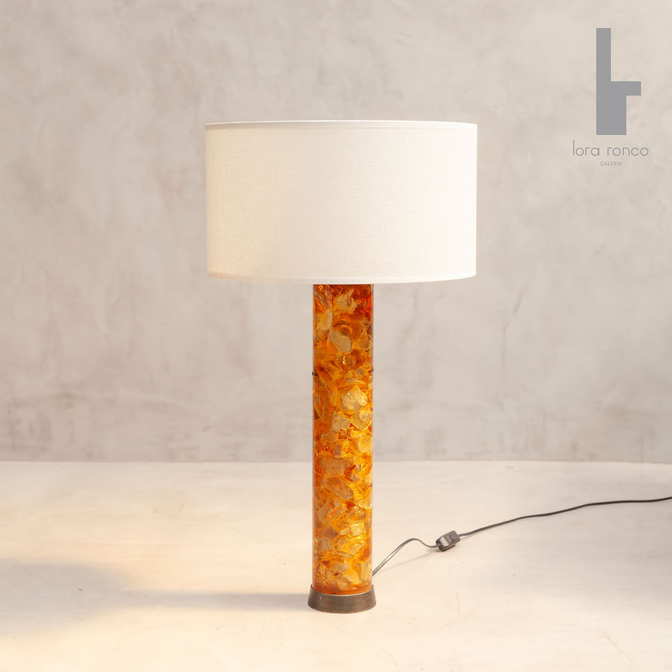 Thumbnail: Abajur luminaria de mesa vintage design moderno brasileiro anos 70 assinada designer Novo Rumo, em resina e tecido bege claro