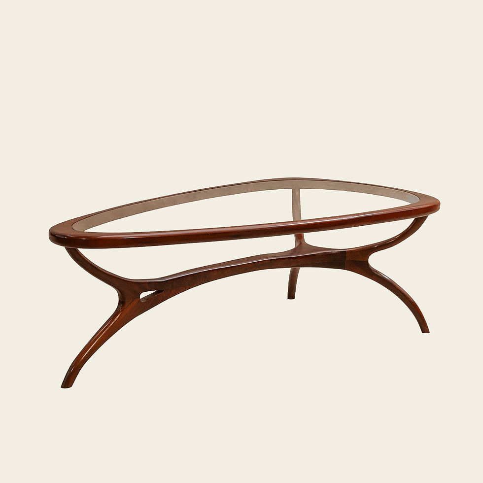 Mesa de centro brasileira dos anos 1960, desenho orgânico atribuído a Giuseppe Scapinelli, peça anônima vintage