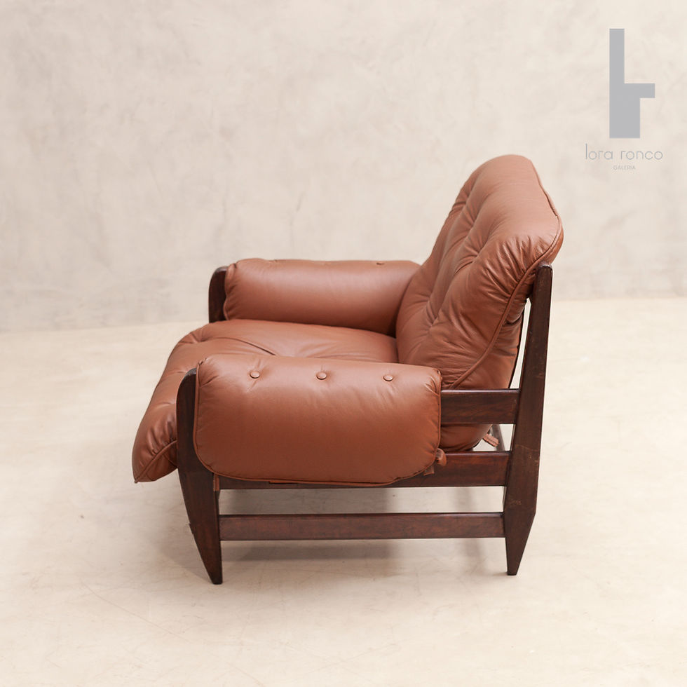 Miniatura: Jean Gillon Poltrona vintage Rodeio com percintas originais e estrutura robusta em madeira – design modernista dos anos 1960