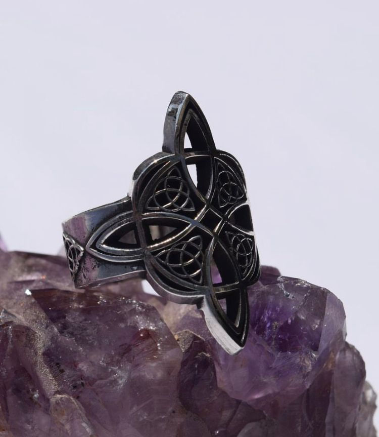 Anillo Nudo de Brujas