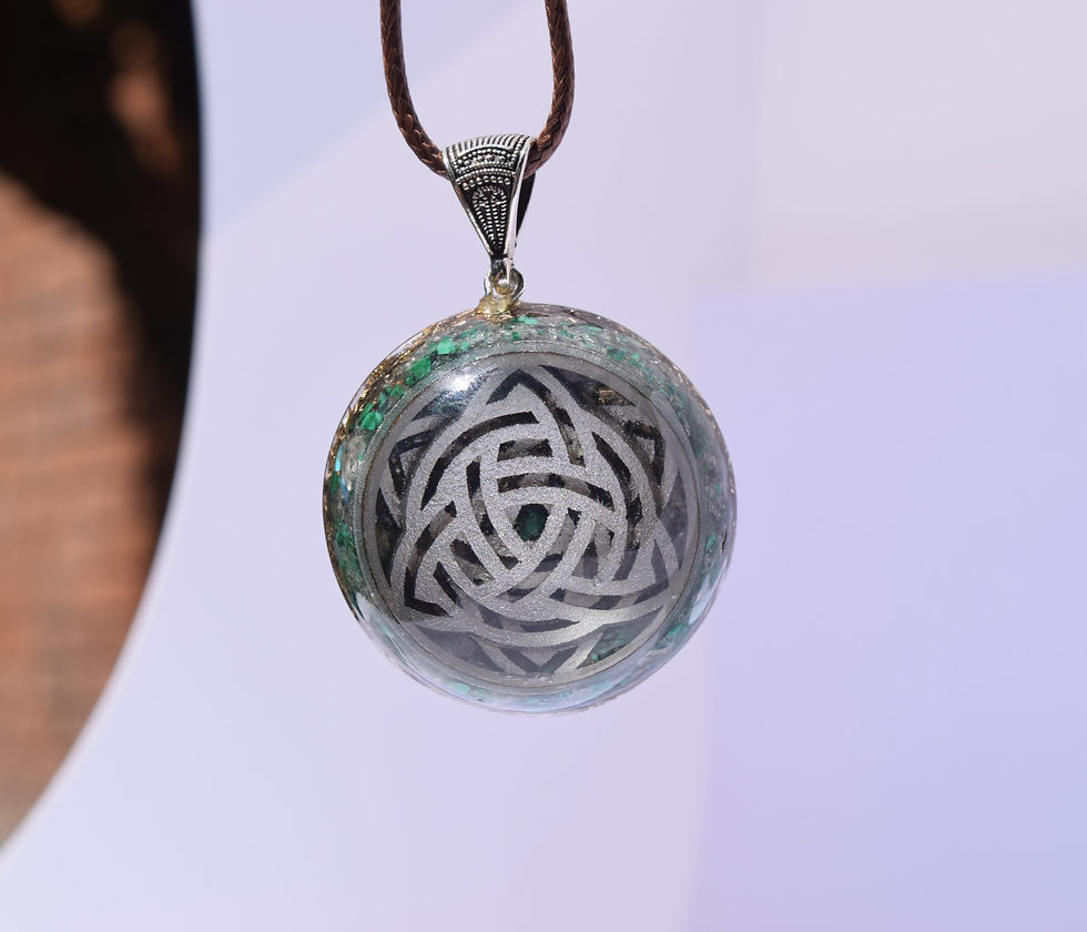 Collar Orgón doble triqueta circular