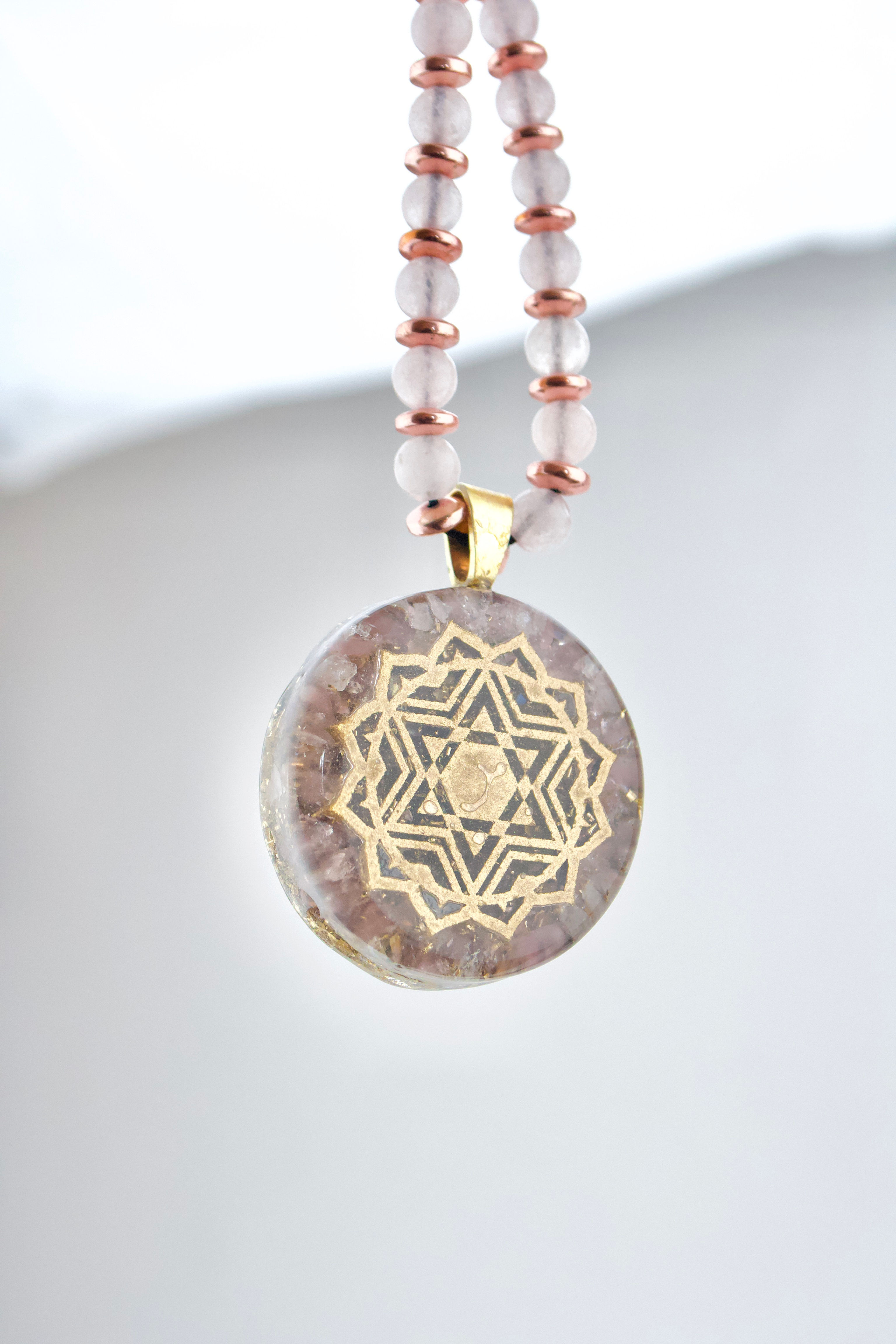 Orgonita tipo Mala "Chakra corazón" Cuarzo Rosa