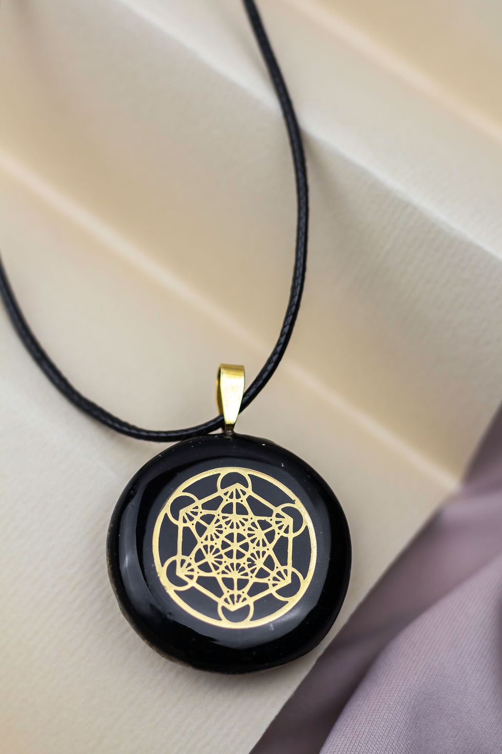 COLLAR ORGONITA CUBO DE METATRON DORADO