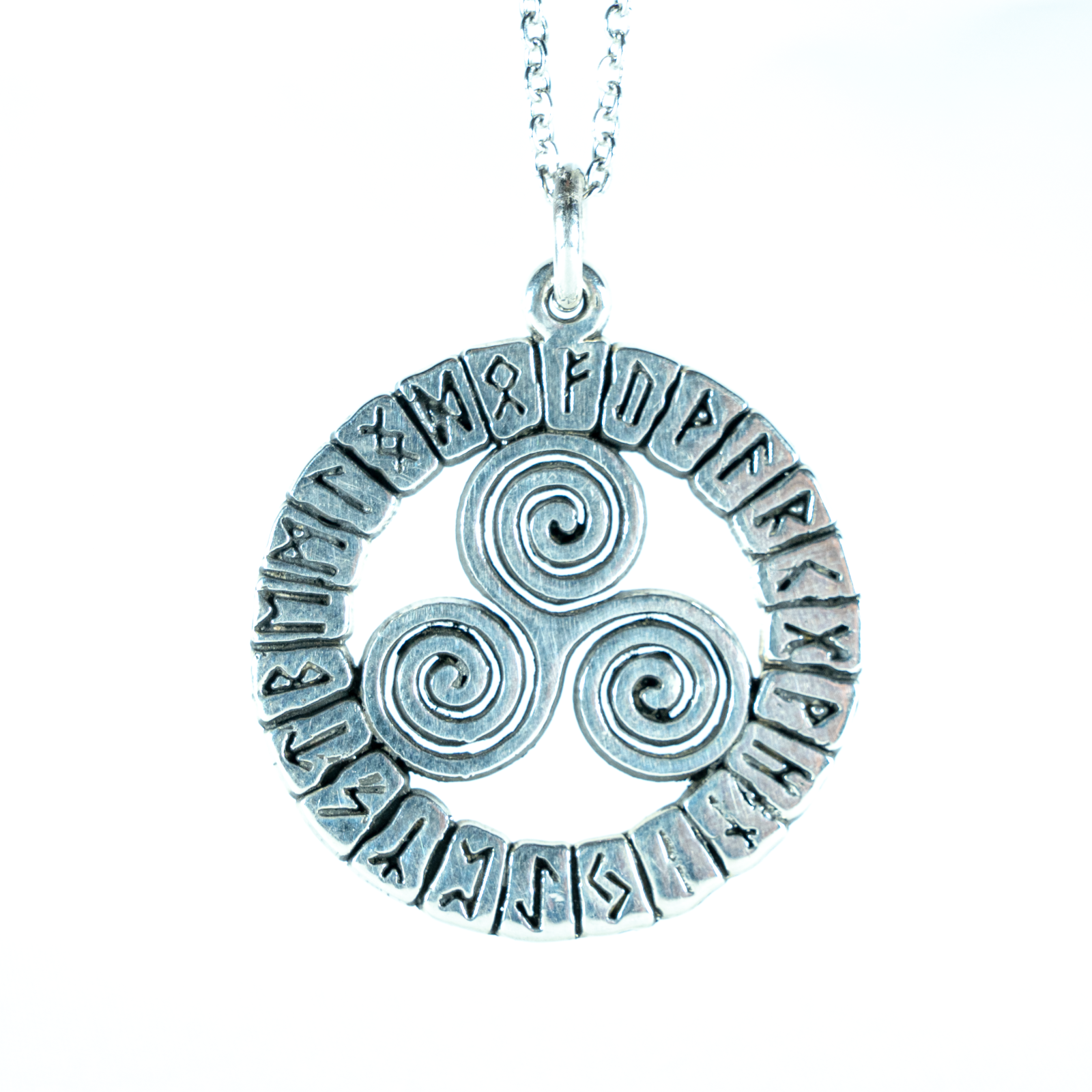 Dije Triqueta con Runas