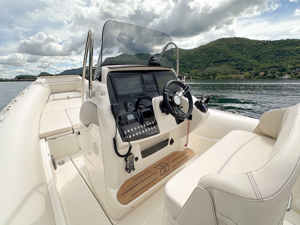 mar.co marine twentysix console