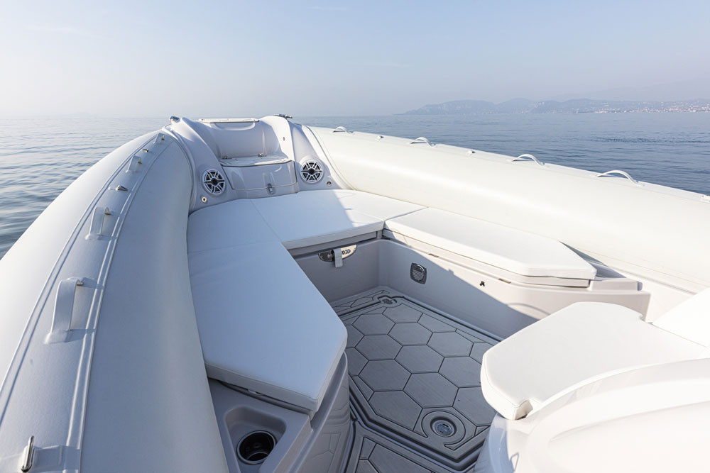 prendisole di prua su gommone mar.co r-x36